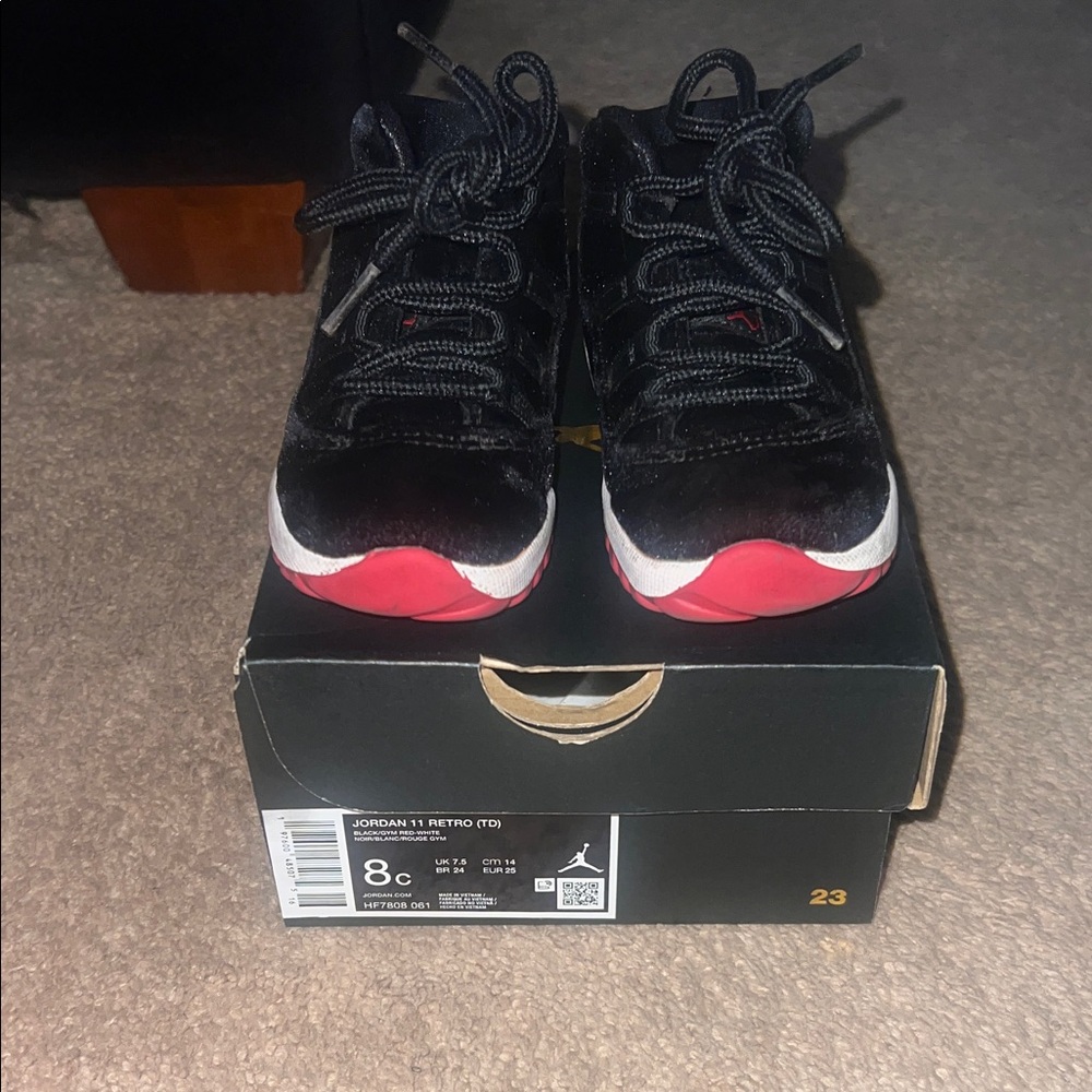 velvet black and red Sneakers
